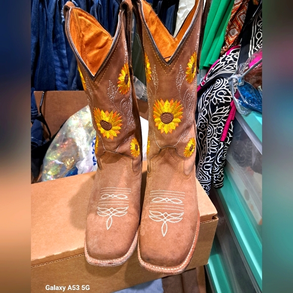 La Sierra Shoes - PAIR OF LA SIERRA BOOTS